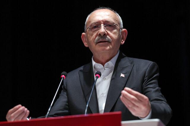 AA-20230402-30746188-30746184-CHP_GENEL_BASKANI_KILICDAROGLU_KILICDAROGLU_GONULLULERI_ILE_BIR_ARAYA_GELDI
