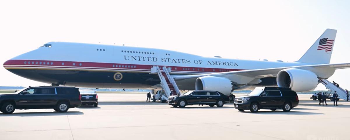 Trump ı taşıyan Air Force One dünya gündeminde! Türkiye ye gelirken herkes onu izliyor 1